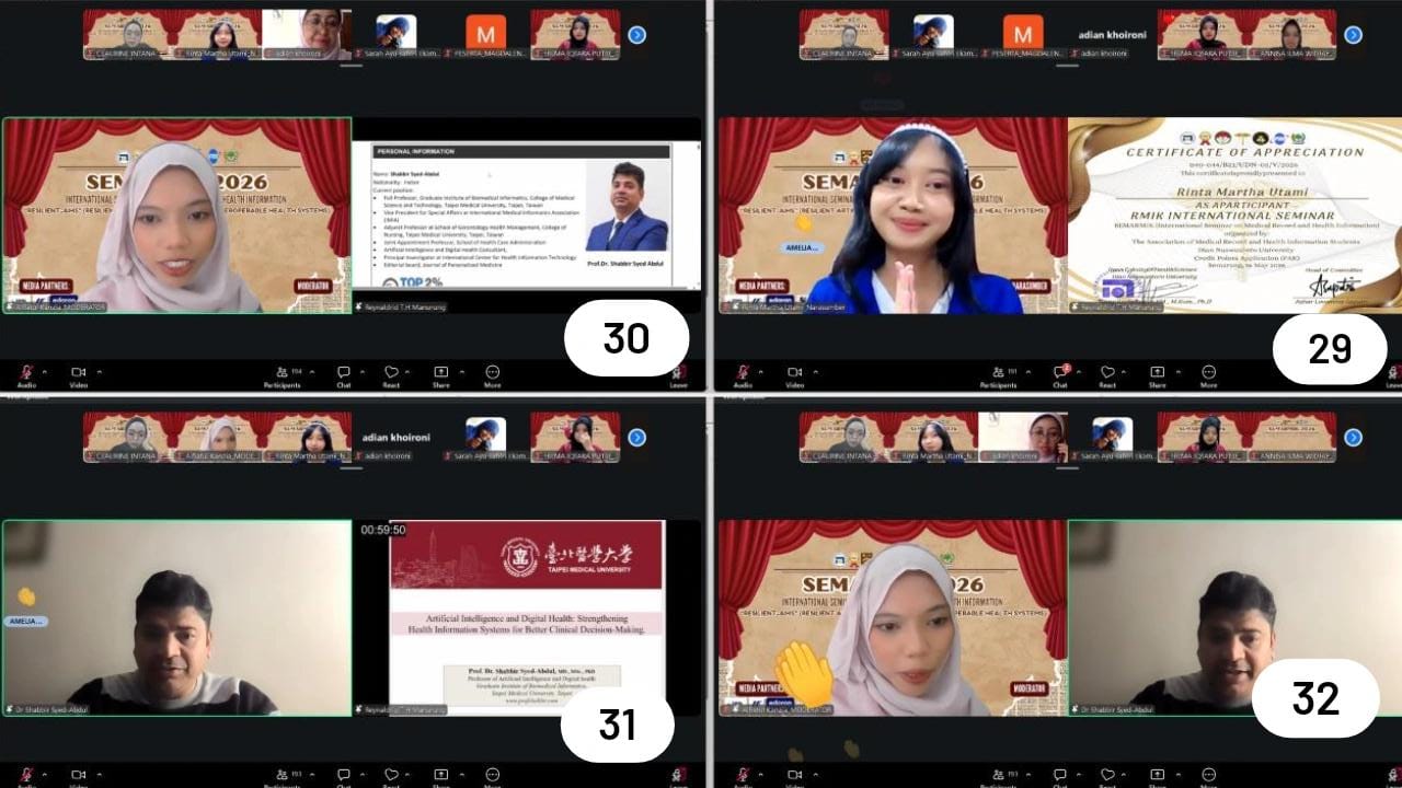 Keterangan : Gambar 29 Penyerahan sertifikat Kepada Narasumber Ketiga dan Sesi Dokumentasi, Gambar 30 Pembacaan CV Narasumber Keempat, Gambar 31 Penyampaian Materi oleh Narasumber Keempat yaitu Prof.Dr.Shabbir Syed Abdul, M.D., M.Sc., Ph.D, Gambar 32 Sesi